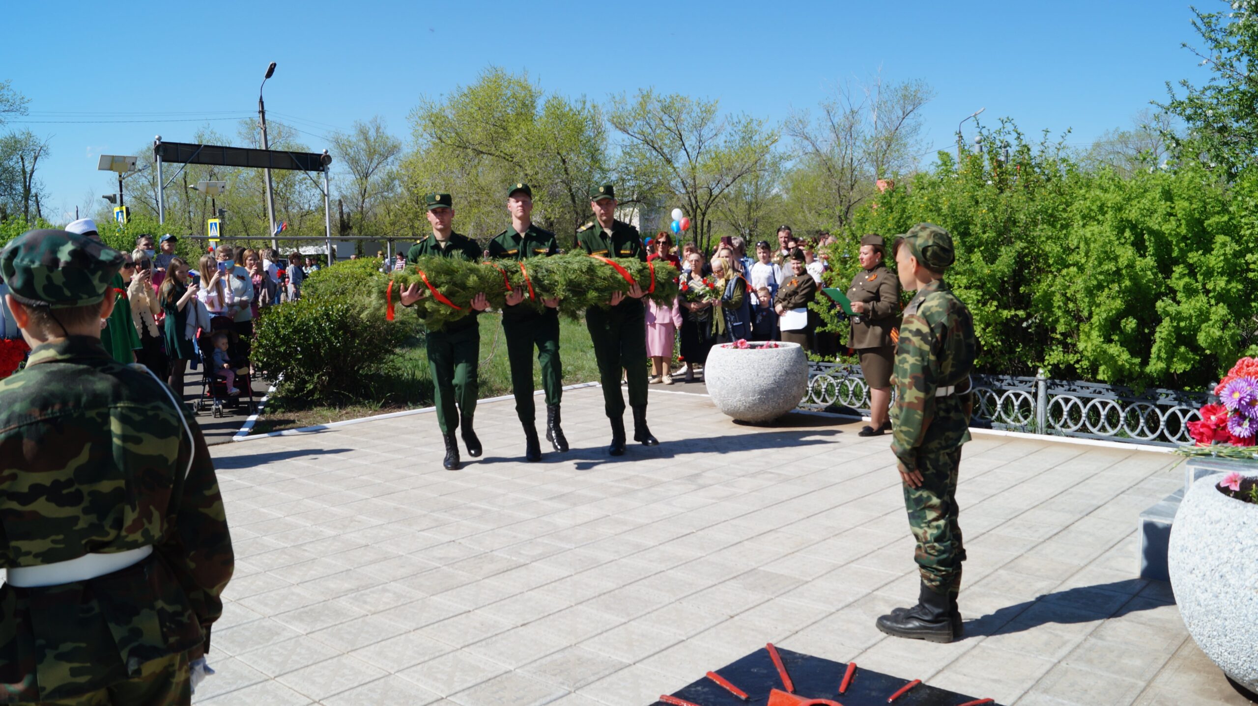 Возложение венков и цветов в парке имени генерала Дмитриева