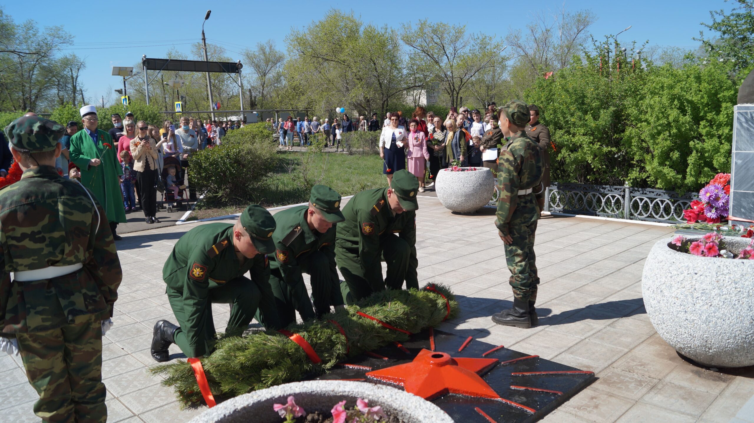 Возложение венков и цветов в парке имени генерала Дмитриева