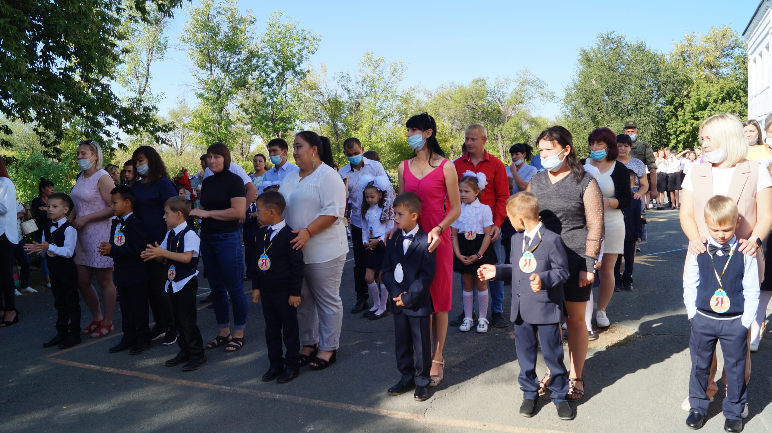 Торжественная линейка в честь Дня знаний прошли в школах посёлка Первомайский
